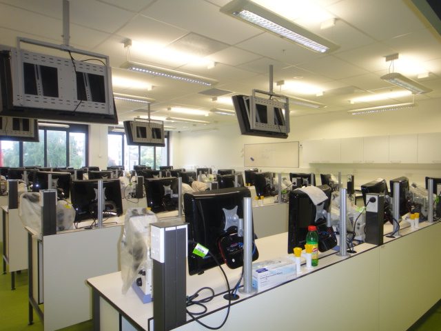 Integ Monitor arms specified in Contact Centre design
